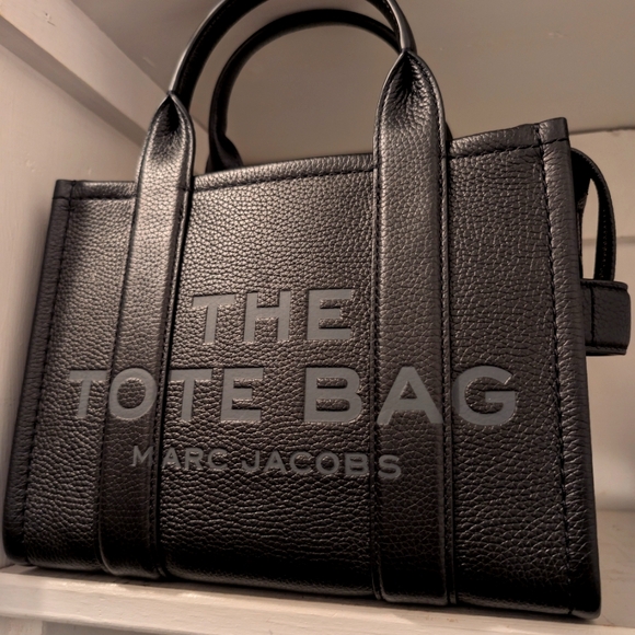 The Small Leather Tote by Marc Jacobs - Picture 6 of 6